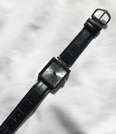 CASIO square watch (Black) 